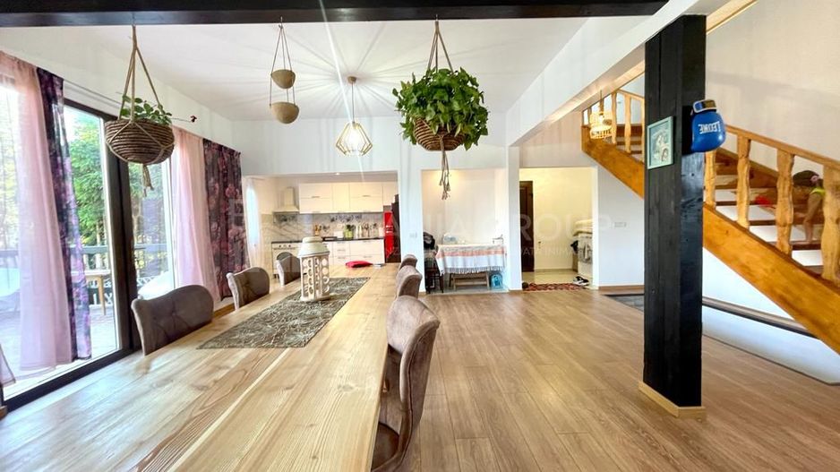 INVESTITIE Vila moderna + vila la rosu, teren 1480 padure - Poză 4