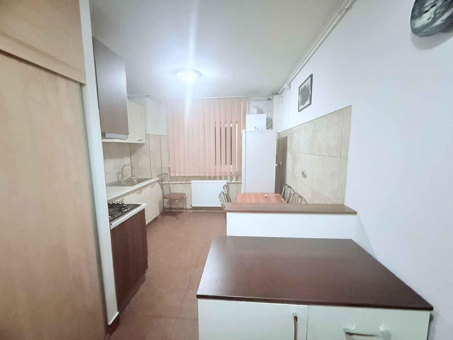 APARTAMENT 2 CAMERE MOBILAT & UTILAT CENTRALA TERMICA BLOC 1984 - Poză 2