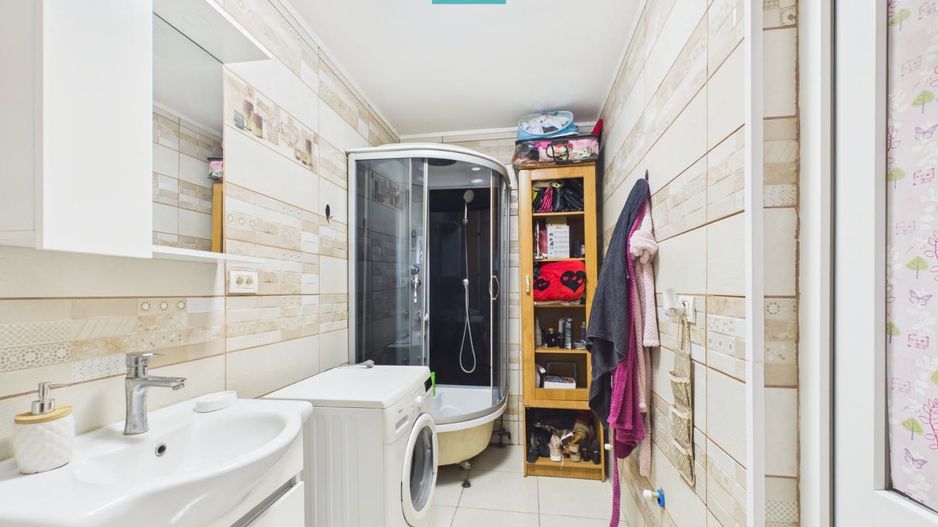 Casă P+E cu două apartamente, zona Drăgășani - Poză 12
