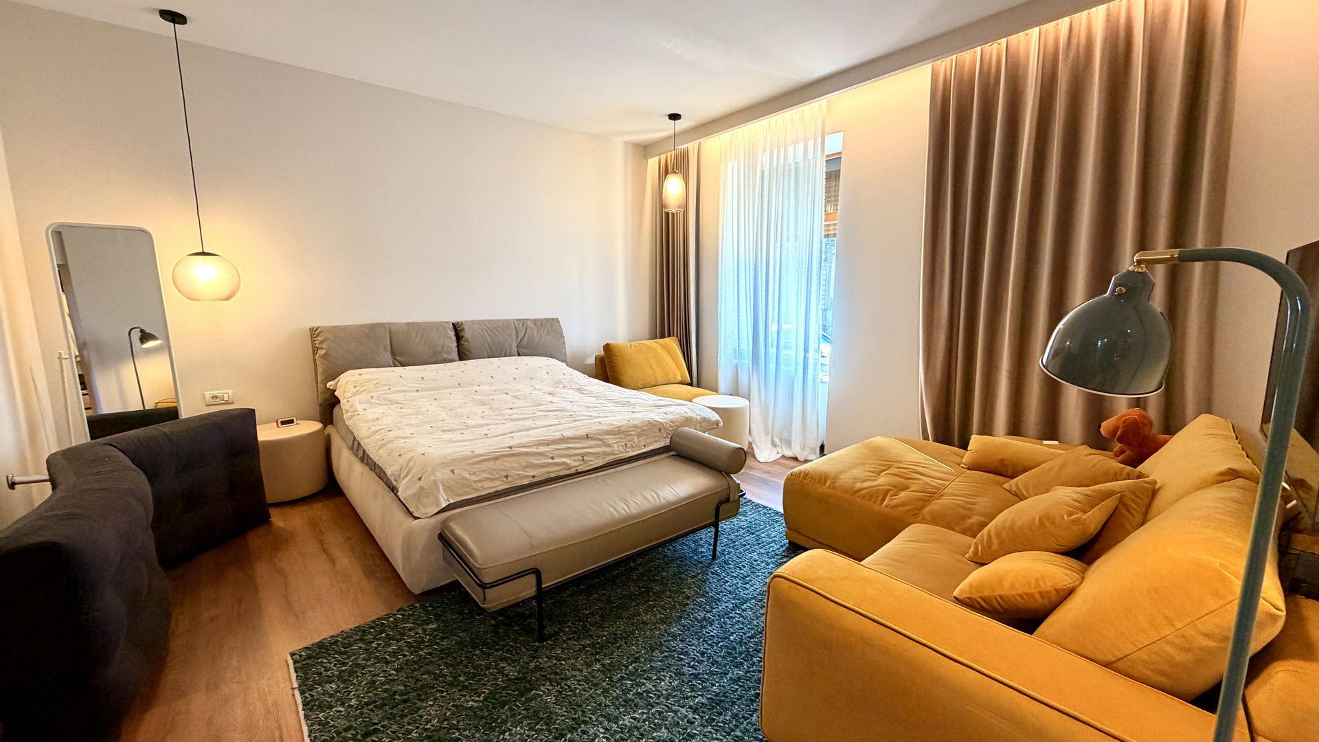 CASA CU TEREN GENEROS - Poză 1