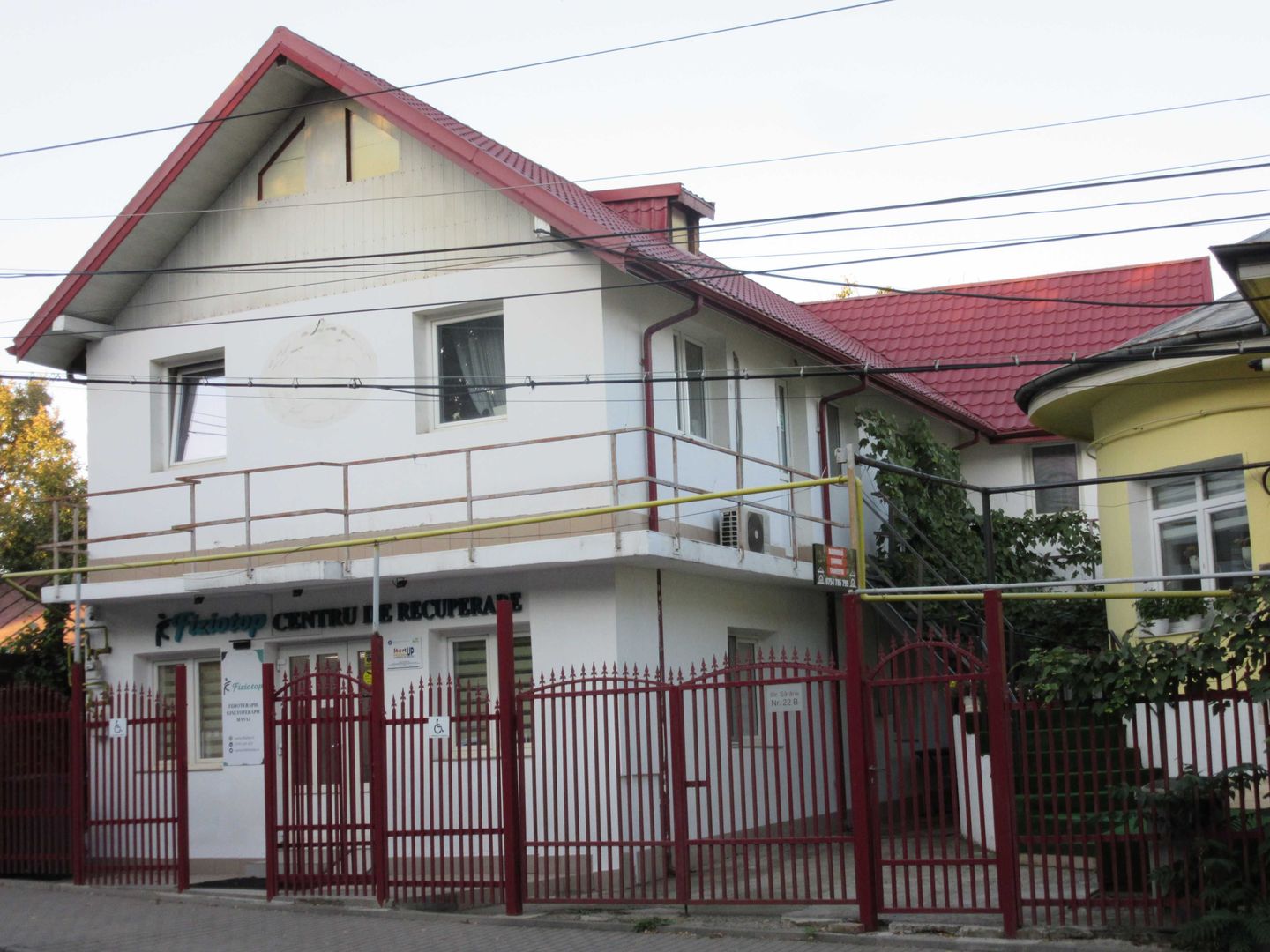 Casa situata in centru, in fata Lic. Economic nr. 1 - Poză 3