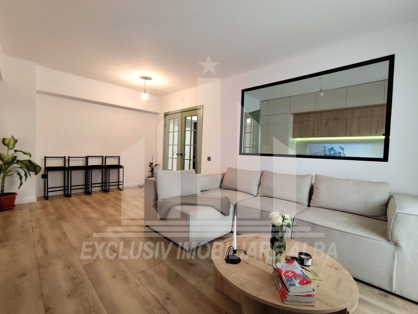 Apartament cu 3 camere decomandate, Cetate, M-uri, finisat modern - Poză 1