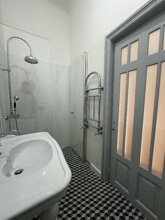 Apartament in vila  - renovat lux , 4 camere - Poză 8