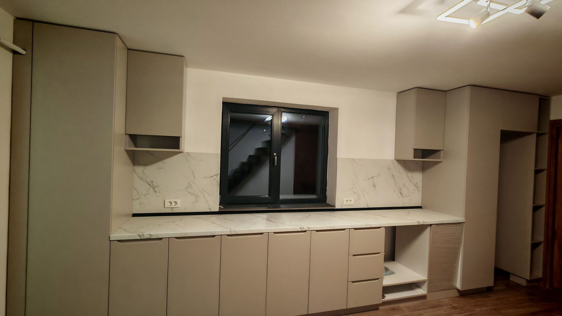 Corp de casa P+M 4 camere , Racadau Carpatilor -LIDL- ,curte comuna. - Poză 9