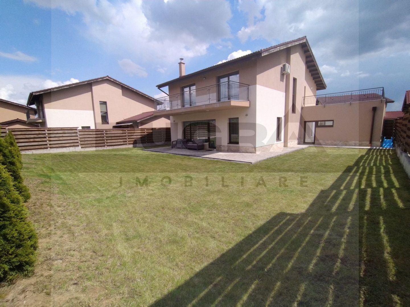 Casa individuala 5 camere, teren 530 mp, 4 parcari, zona Iulius Mall - Poză 1