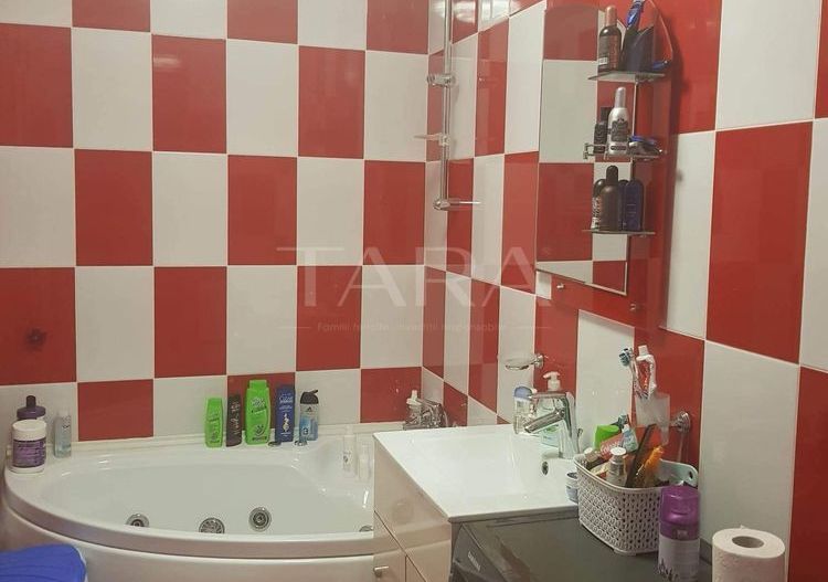 Apartament cu 2 camere si parcare  in zona centrala a localitatii - Poză 4
