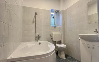 Garsonieră 45 mp cu grădină proprie, centrală, bloc tip vilă - Poză 4