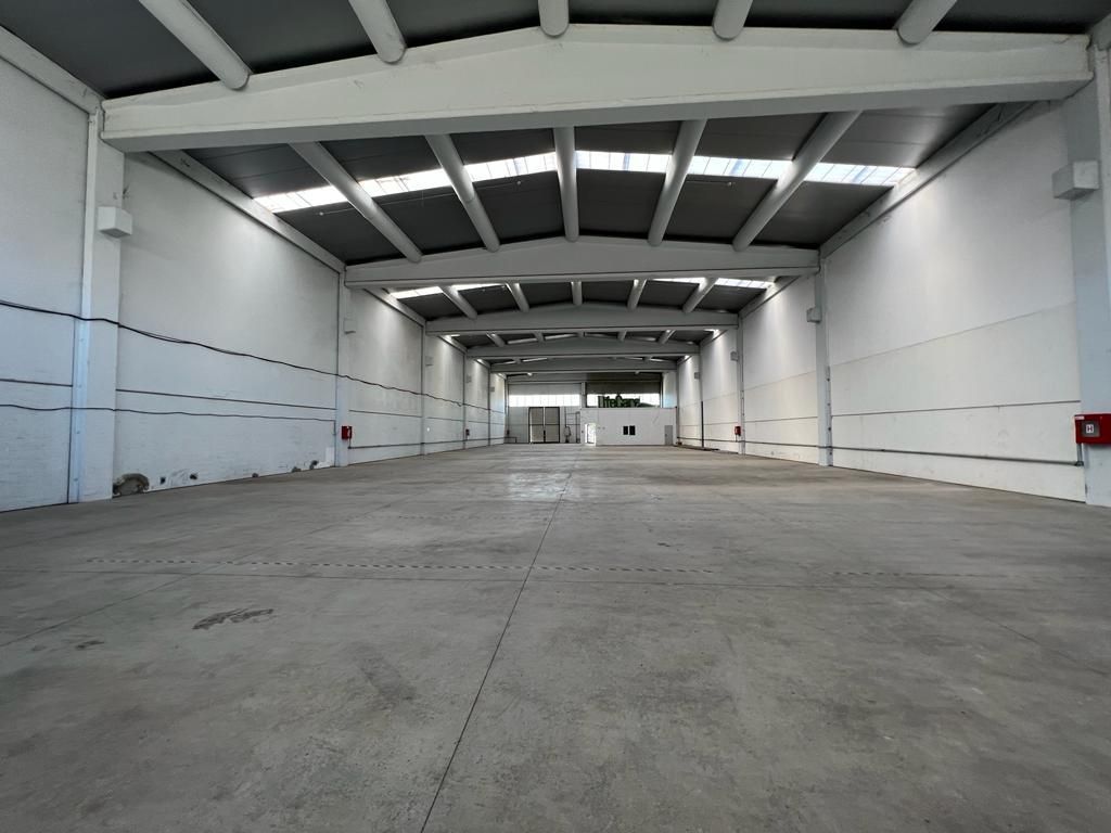 Spatiu de productie / depozitare 7600 mp si 5811 mp platforma betonata - Poză 4