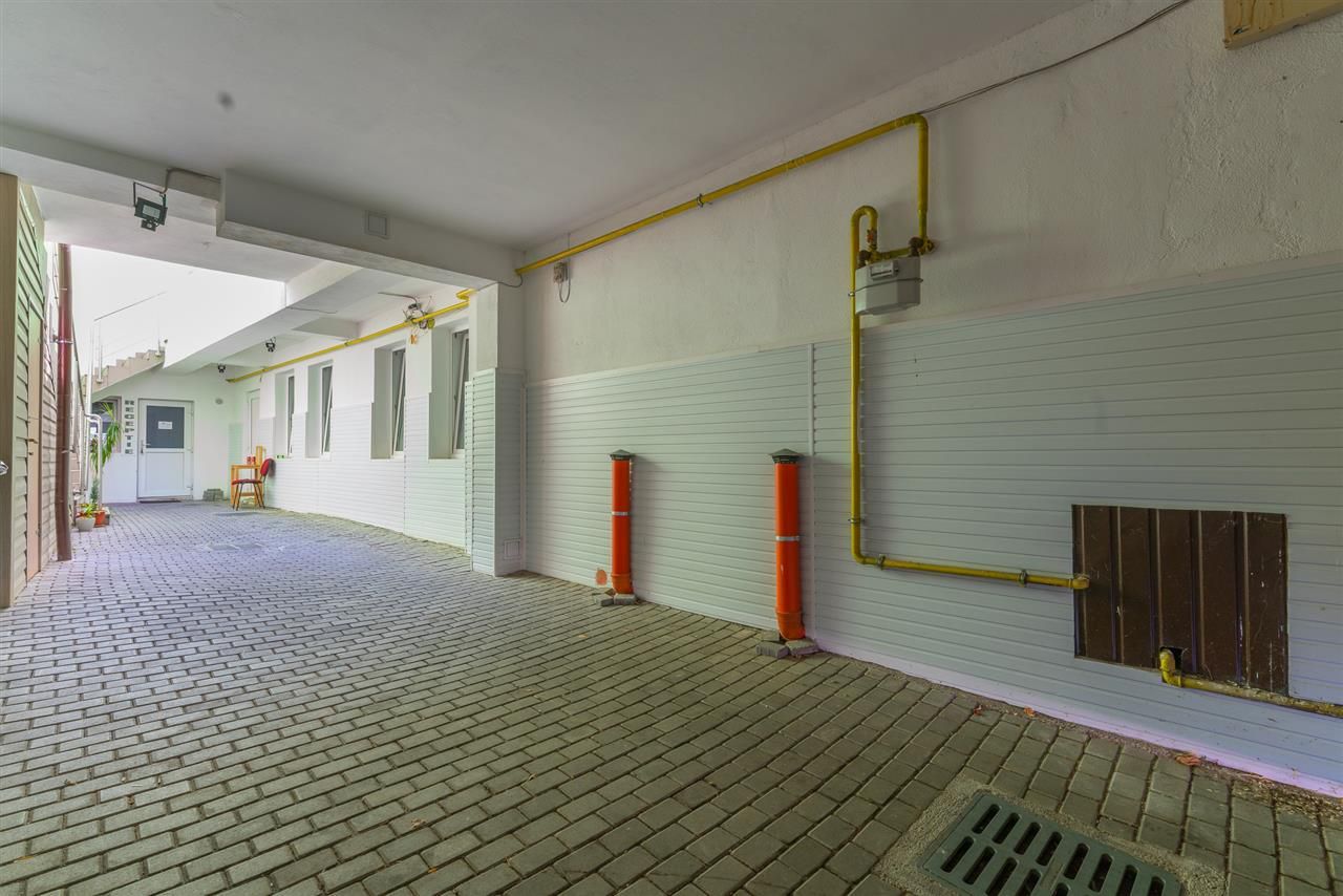 Casa cu spatiu comercial si 9 camere in zona istorica a Brasovului - Poză 5