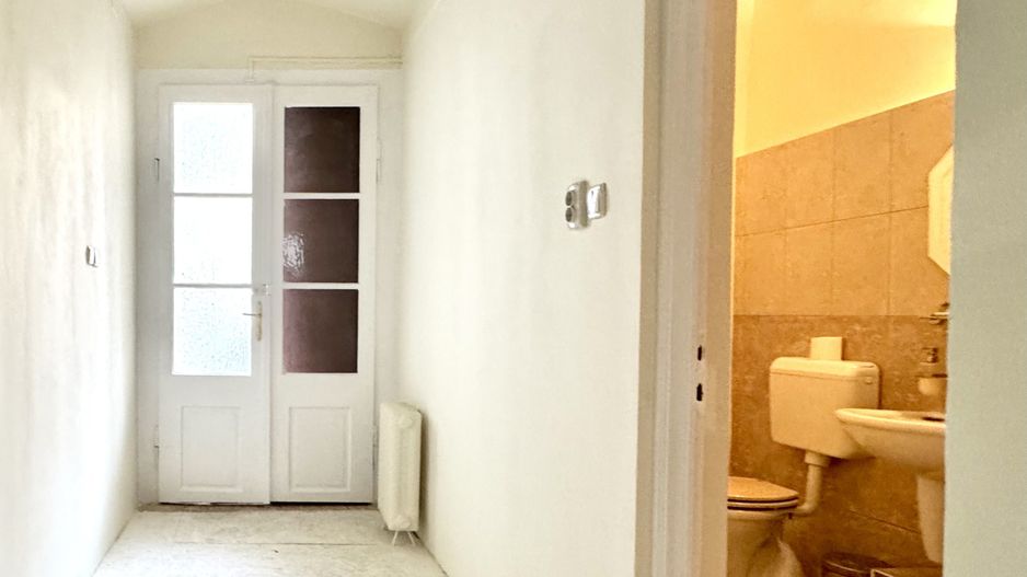 Birou renovat situat in Piata Unirii - Tribunal - Poză 6