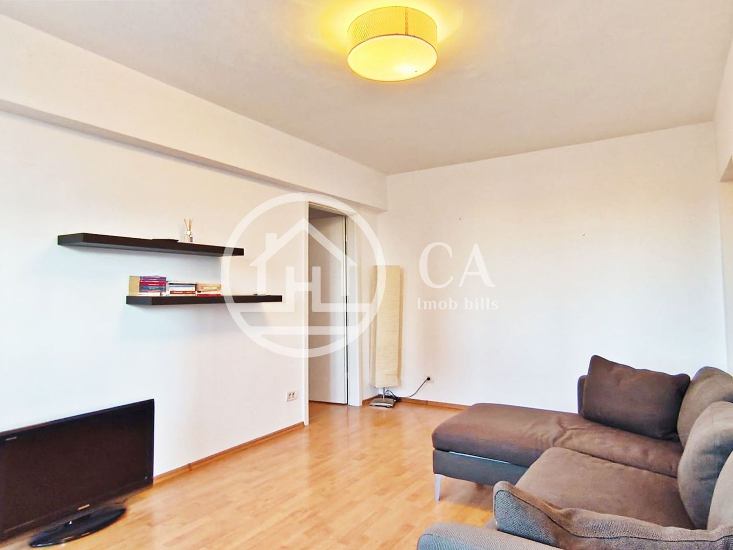 Apartament de vânzare cu 3 camere în zona Rogerius, Oradea - Poză 1