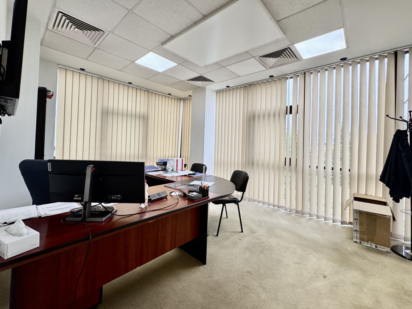 Spațiu pentru birouri langa Funshop Buziașului - Poză 23