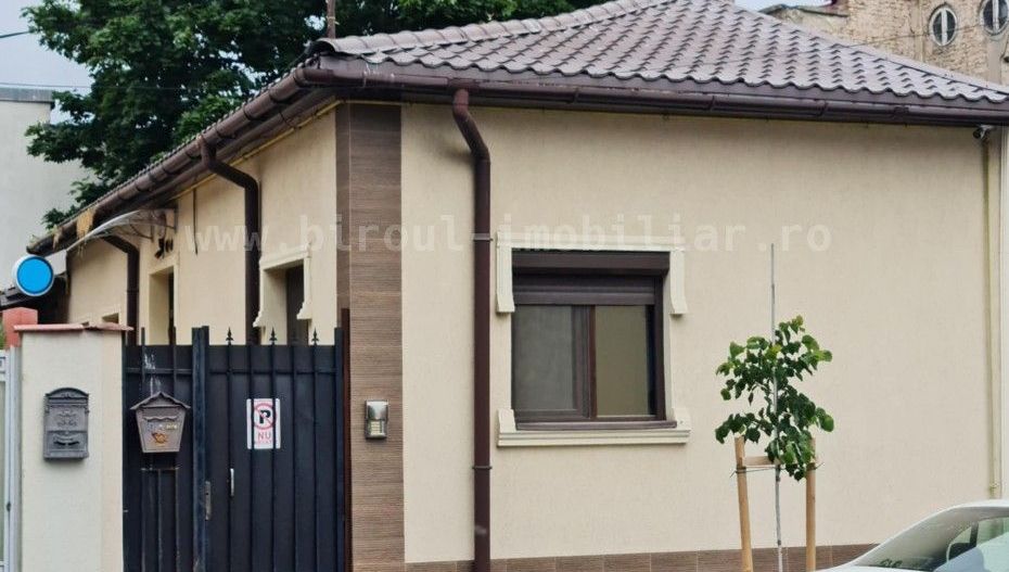 Vânzare Casă Renovată Complet – 3 Garsoniere cu 3 Intrări – Tomis II, Constanța - Poză 1