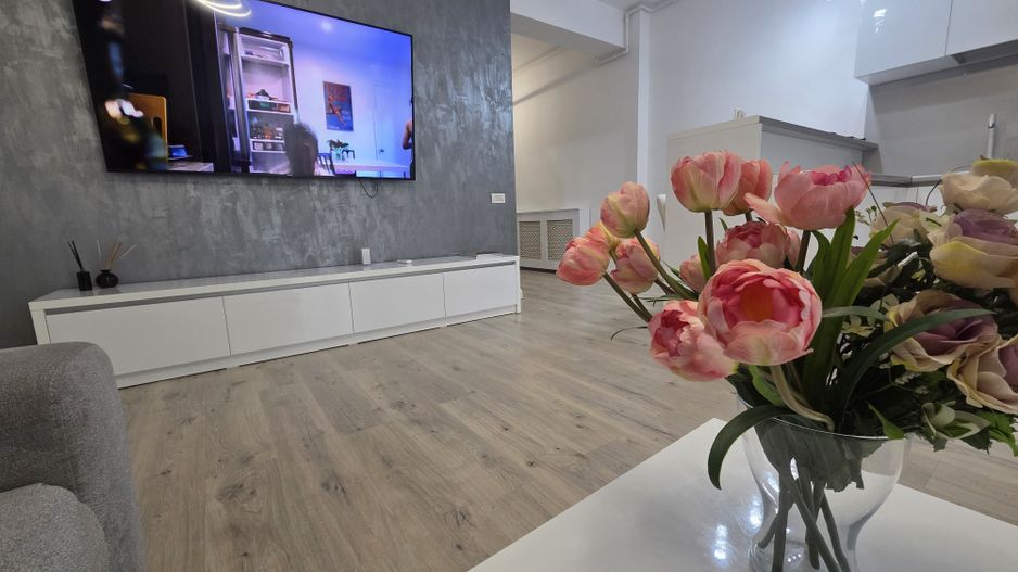 Apartament 2 camere si loc de parcare - Poză 1