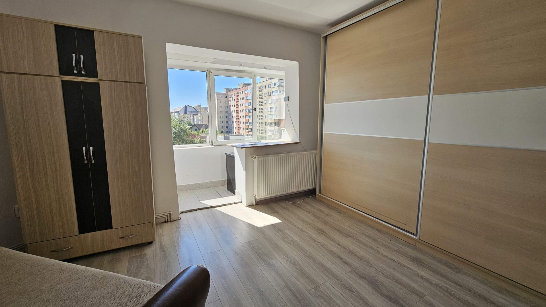 Spitalul Judetean-Zizinului garsoniera in bloc apartamente - Poză 1