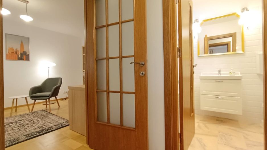 Inchiriem 2 camere complet renovat si mobilat zona 1 Mai - Poză 12