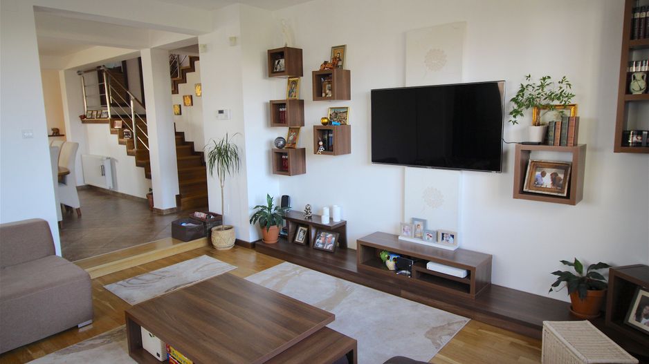 Casă / Vilă cu 5 camere de vânzare în zona Dumbravita - Poză 1