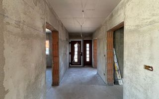 Casa la gri, 4 dormitoare, 3 bai, teren 400 mp - Poză 10