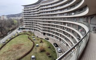 Apartament cu 3 camere în zona Est - Poză 1