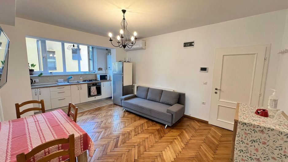 Apartament spatios cu 3 camere | 100 mp | Balcon | Curte | Central - Poză 9