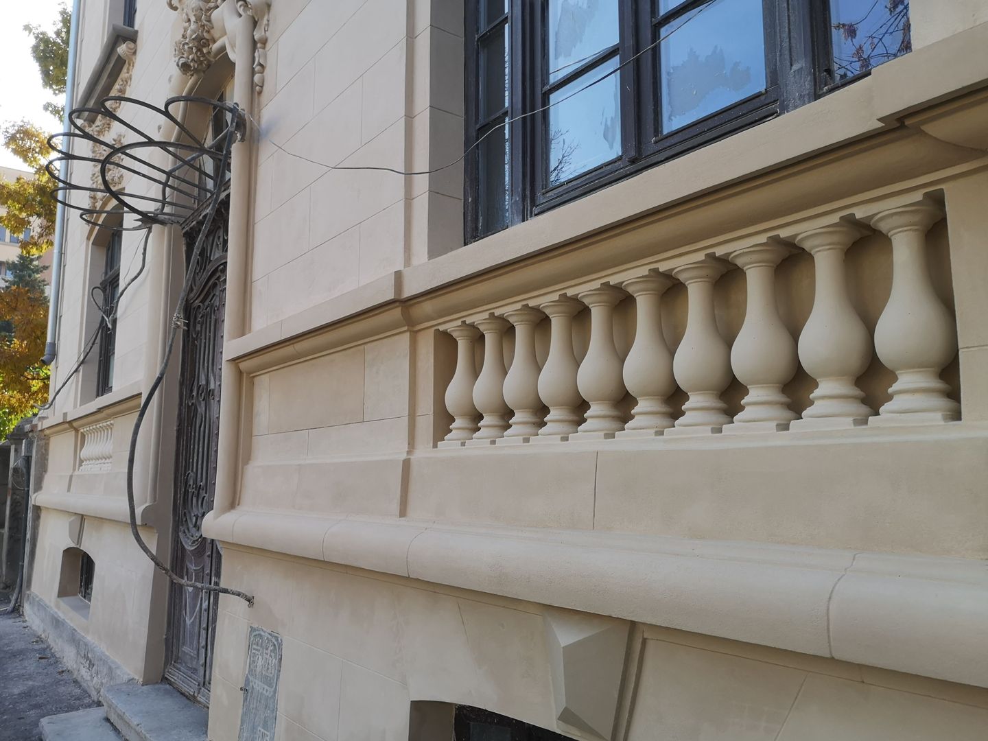 O BIJUTERIE ARHITECTURALA IN CENTRUL BUCURESTIULUI - Poză 6