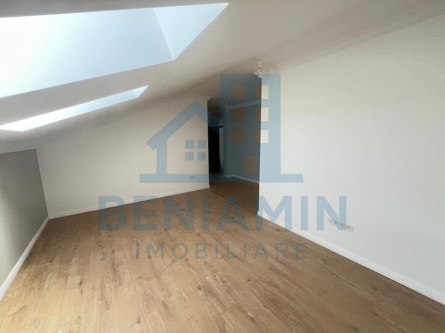 Garsoniera Decomandata - 45mp - balcon - parcare - Sanpetru - Roca - Poză 2