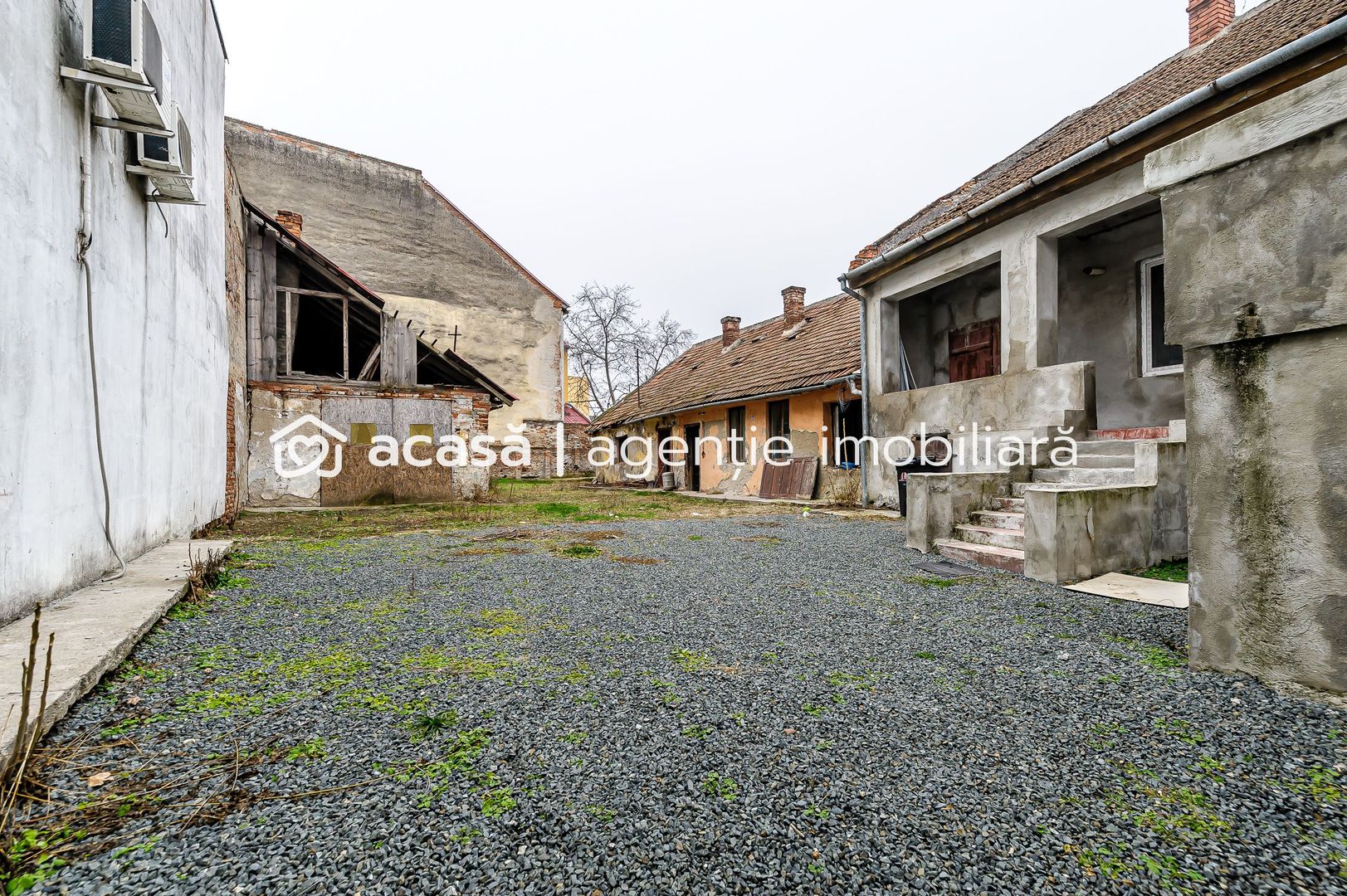 VANDUT! Casa din caramida - teren 612 mp - Centru Arad - COMISION 0% - Poză 2