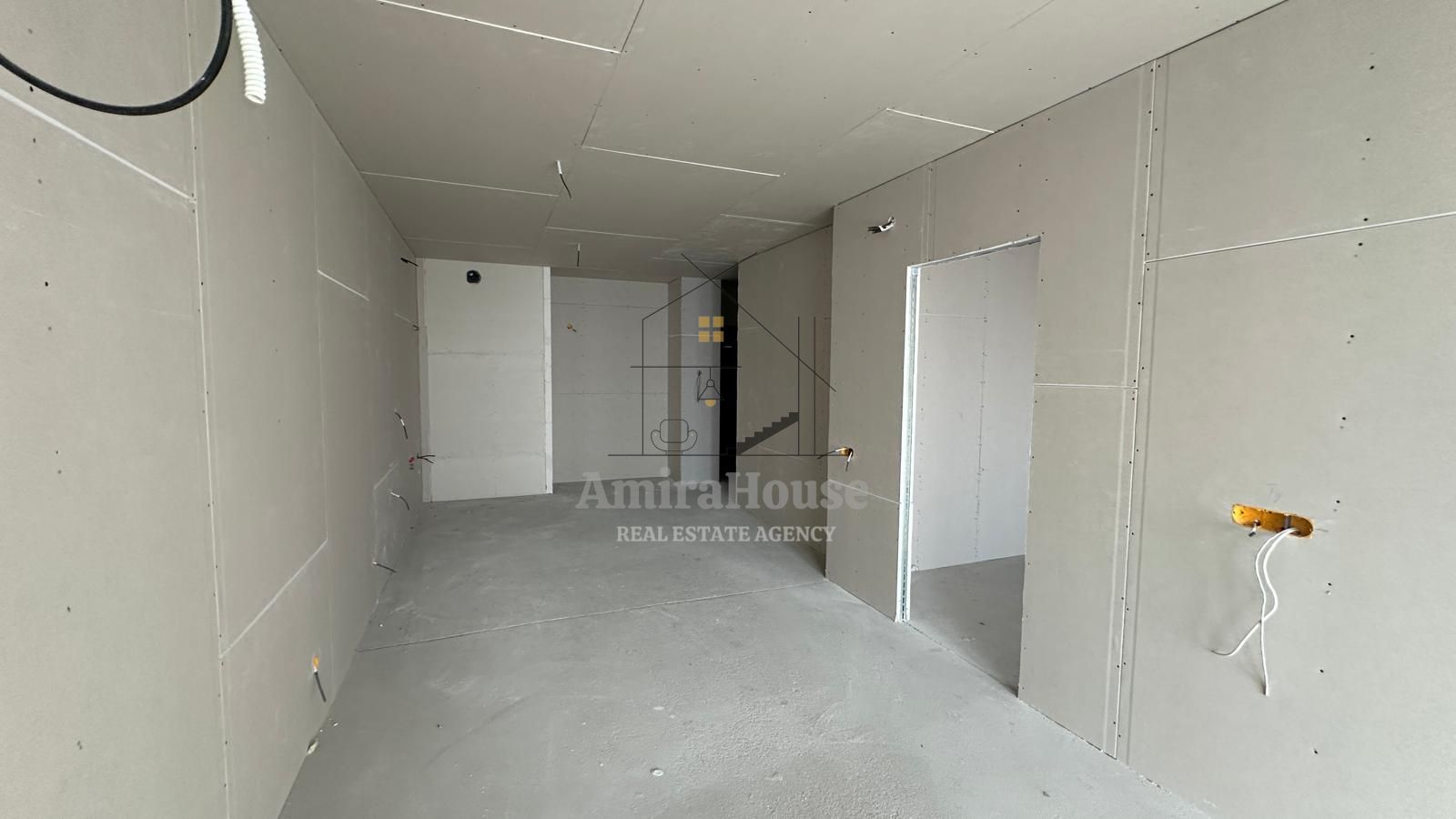Apartament 2 camere imobil nou  P-ta Abator - Poză 3
