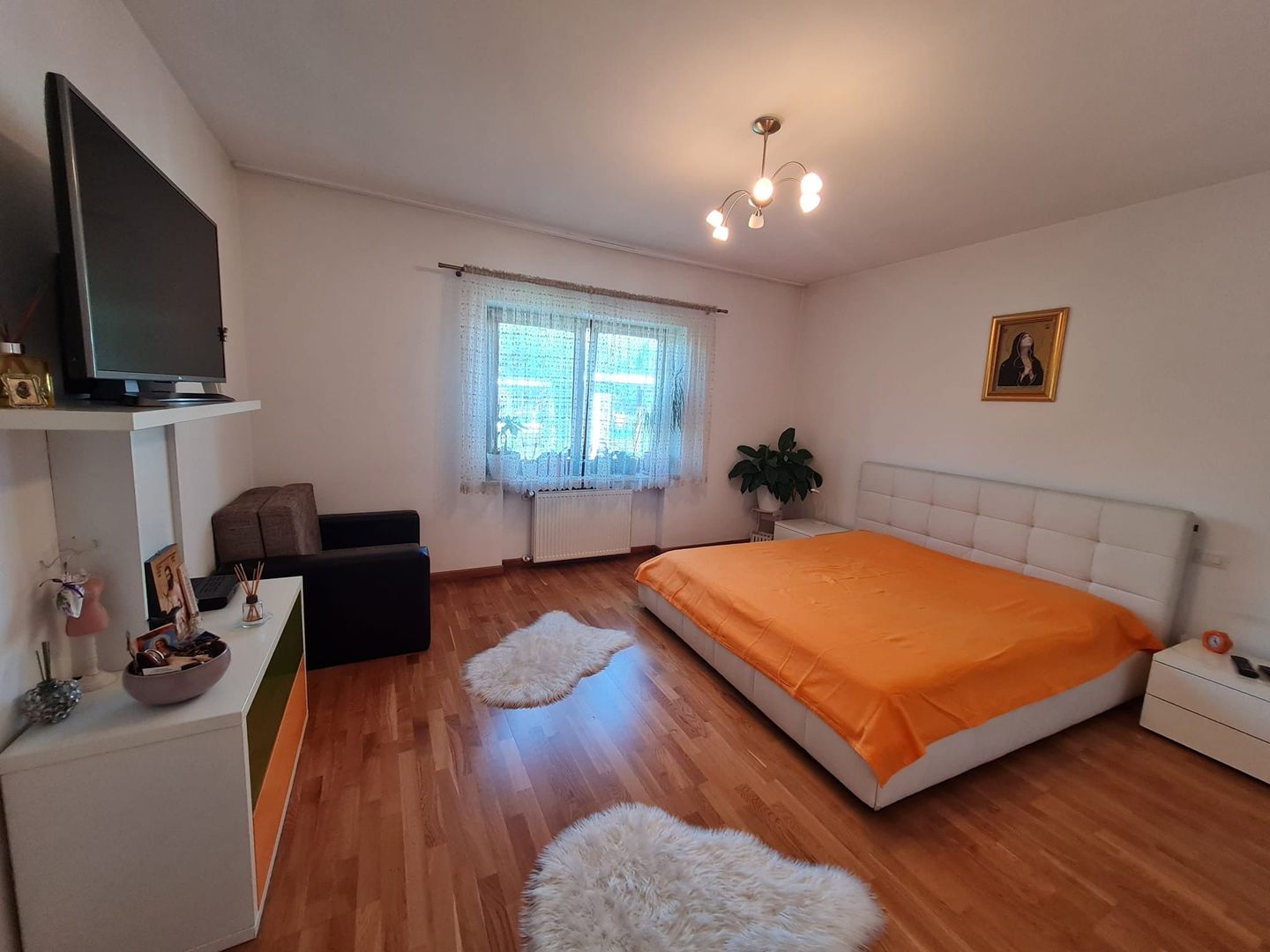 Vila generoasa,zona Lunei - Poză 24
