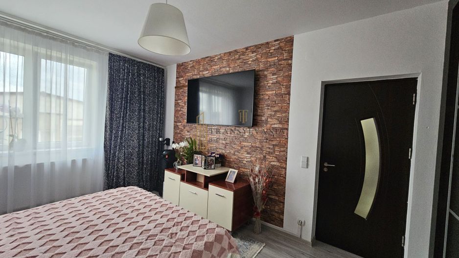 Vând apartament 2 camere decomandat - Poză 1