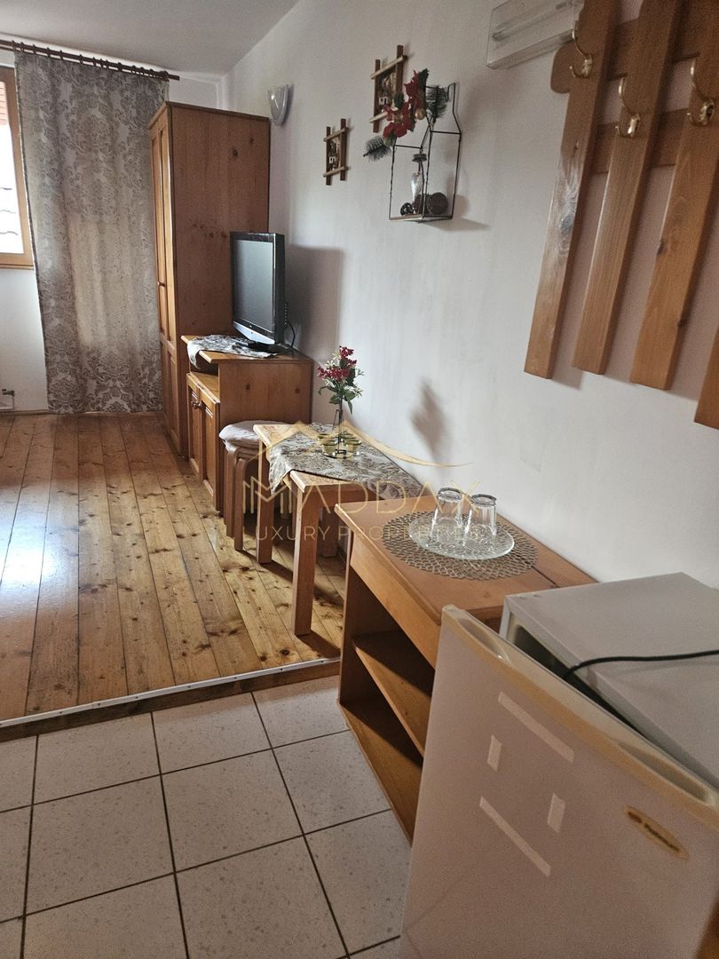 Pensiune 10 camere cu restaurant // Moieciu de Jos - Poză 30