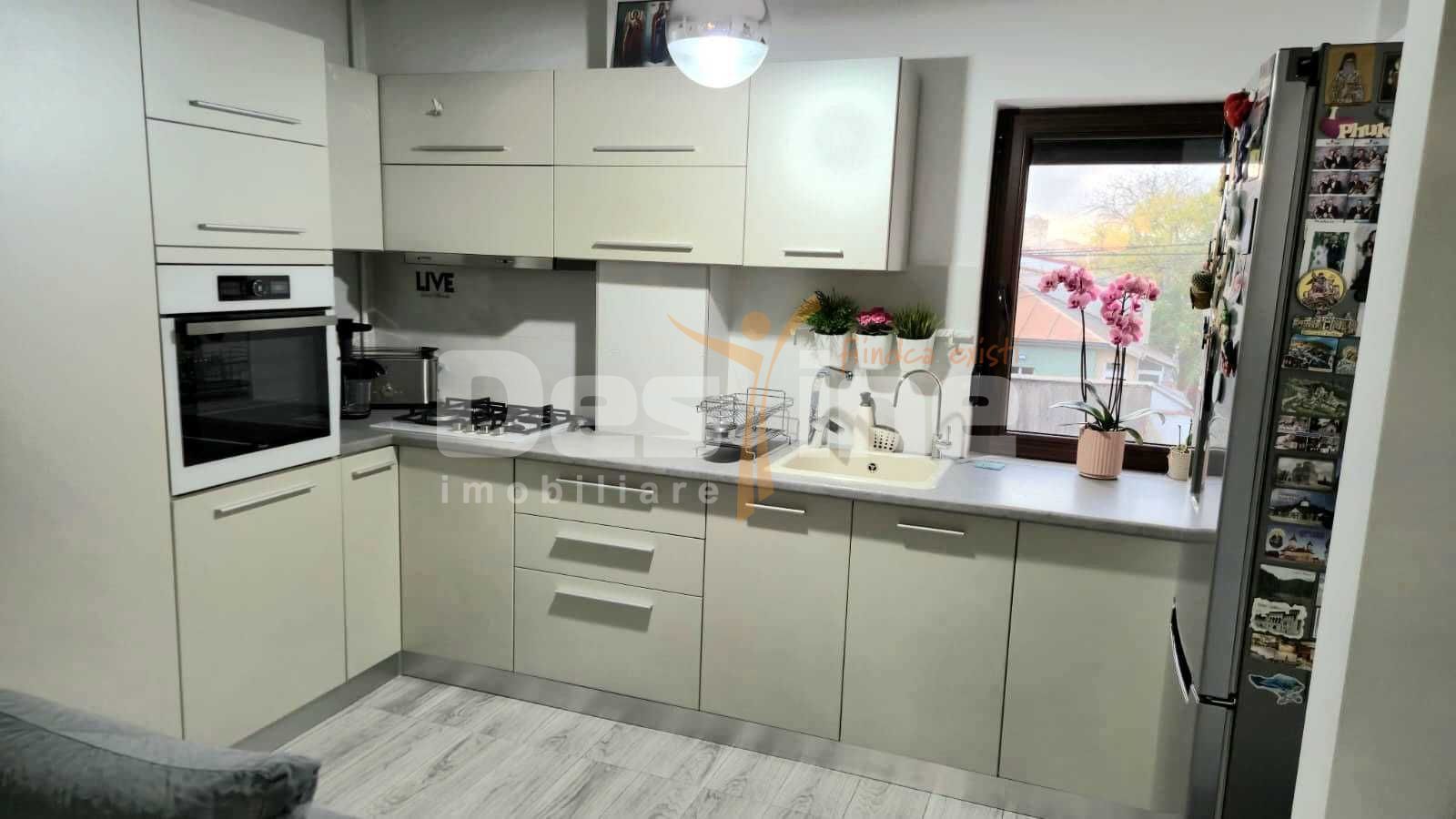 Apartament 3 Camere, Gata de Mutare, cu Parcare Privată - Poză 3