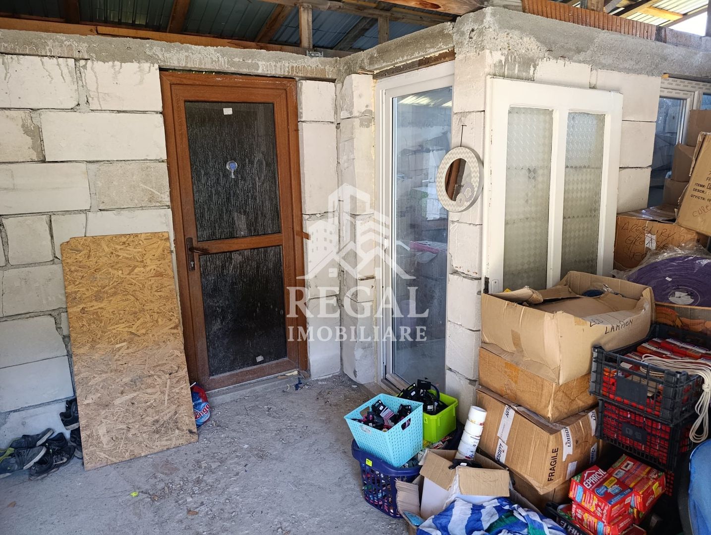 Casă la gri de vânzare – Central, 2800 mp teren - Poză 2
