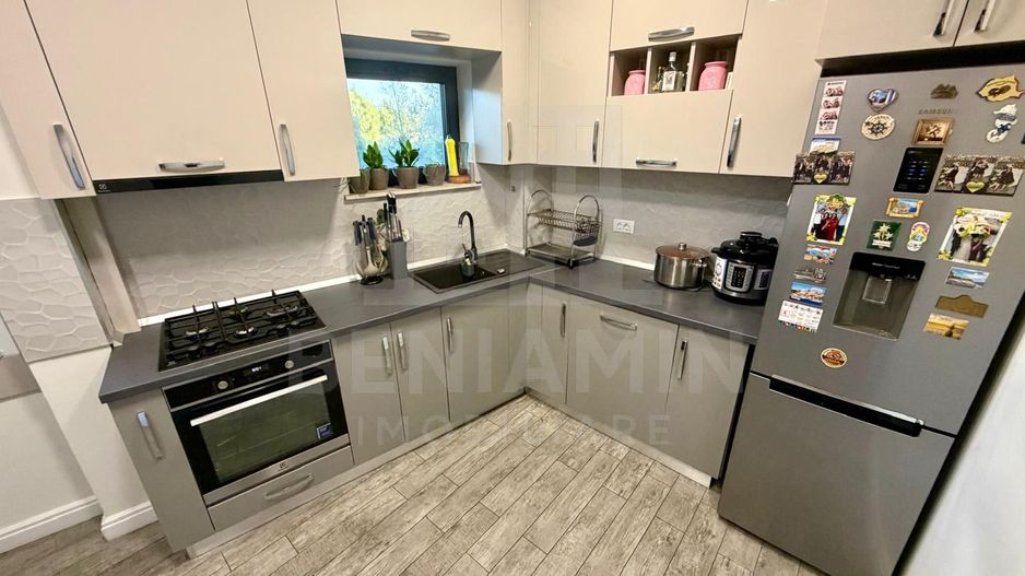 Apartament decomandat deosebit 3 camere 2 bai bloc 2020 cu parcare - Poză 5