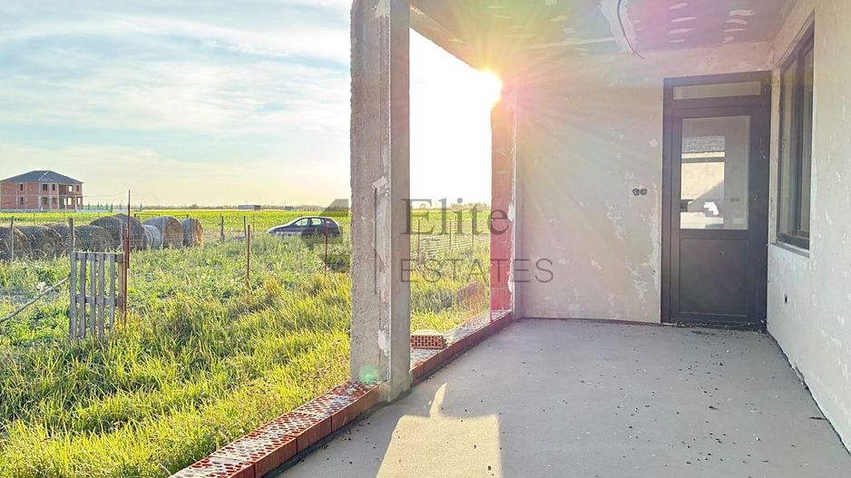 Casa cu 4 camere de vanzare in Cihei - Poză 3