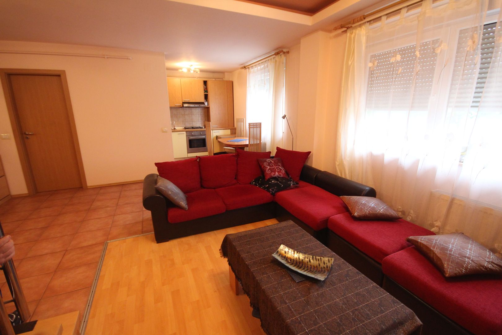 Apt cu  scara interioara  langa Kaufland Dumbravita - Poză 1