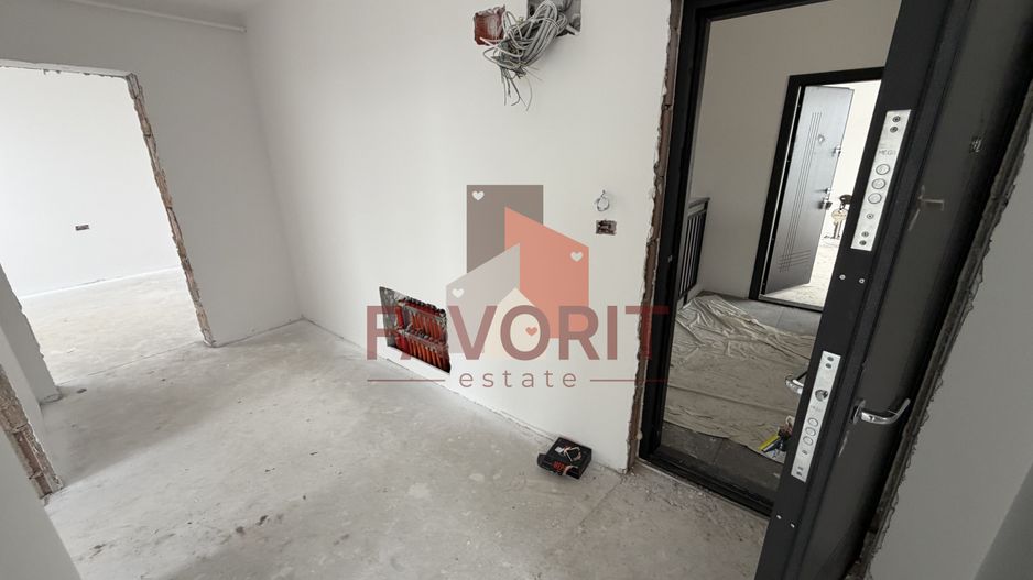 Decomandat. Zona Buziasului. Parcare in curte. - Poză 16