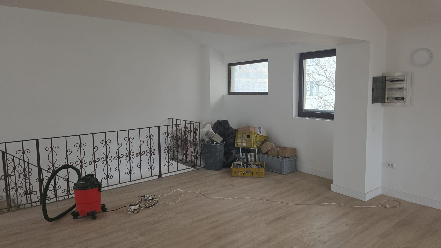 URGENT!, libera, CONSOLIDATA, birouri/comercial, 2 INTRARI, NEGOCIABIL - Poză 3