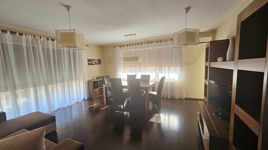 Inchiriere apartament bloc nou cu garaj, centru Pitesti - Poză 1