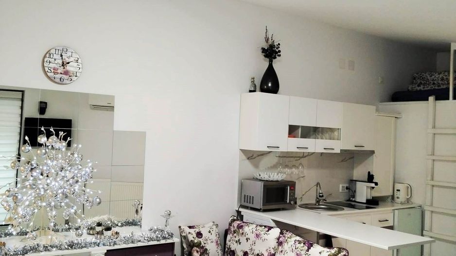 Studio mobilat-utilat in centrul istoric, pretabil studenti - Poză 1