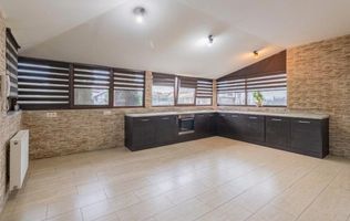Apartament 4 camere si Curte Proprie | Parcare Inclusă