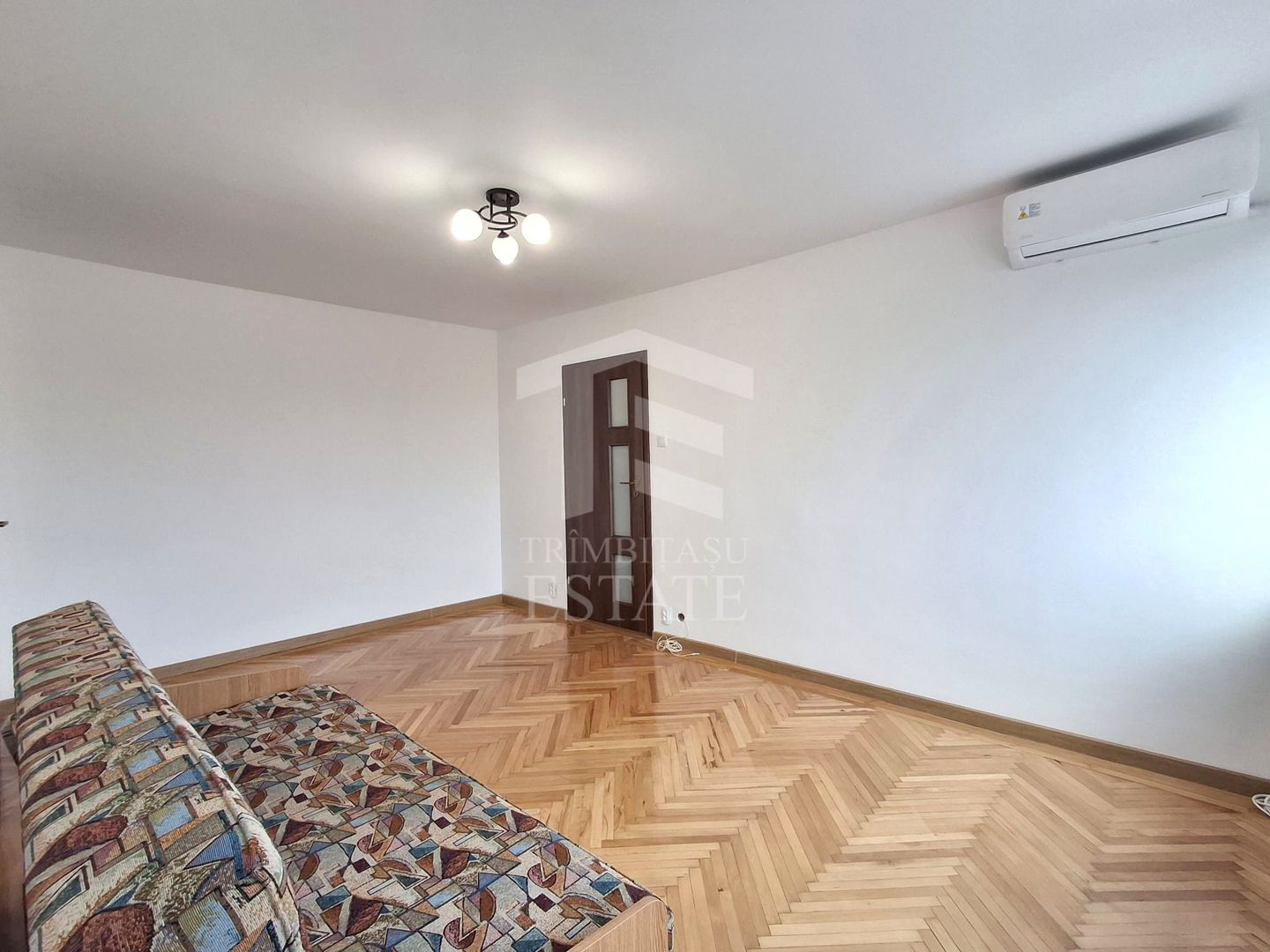 Apartament 2 camere renovat la 2 minute de metrou - Poză 3