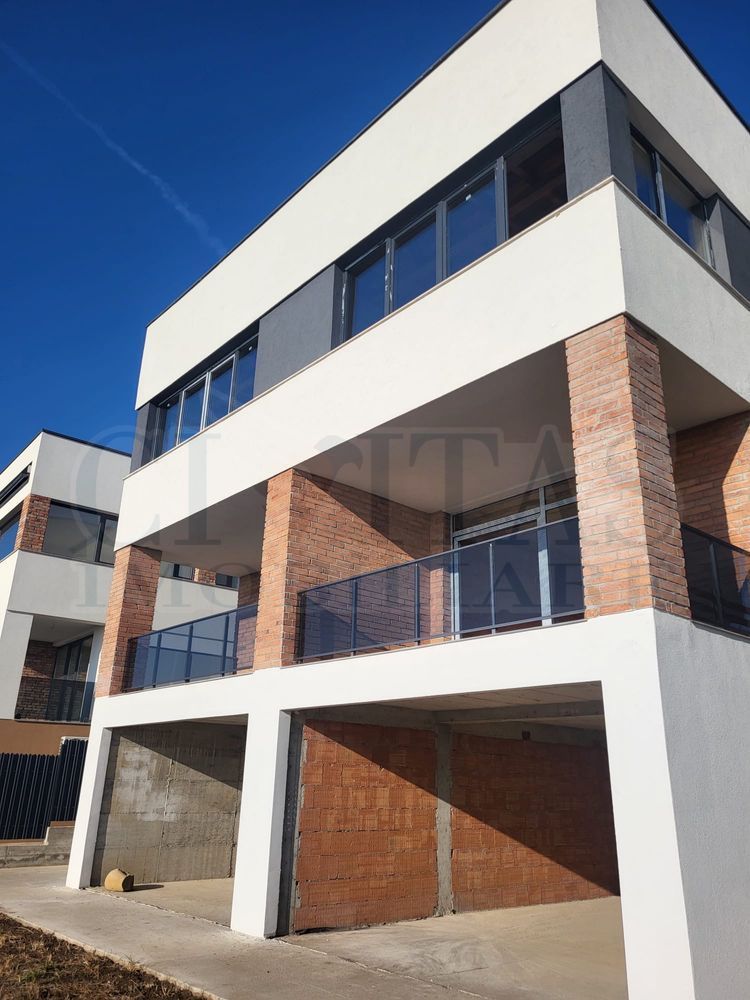 Vand casă tip duplex 160 mp +200 mp de grădină, zona Voronet - Poză 1