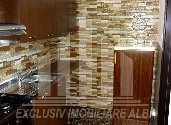 Apartament cu 4 camere decomandate, Cetate, M-uri - Poză 8