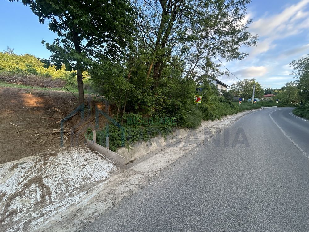 Teren intravilan de 600 mp pe Șoseaua Bârnova, lângă Biserica Catolică - Poză 5