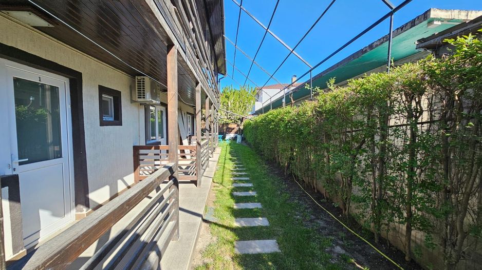 Pensiune de vanzare in Costinesti la doar 0.9 m distanta de plaja - Poză 1