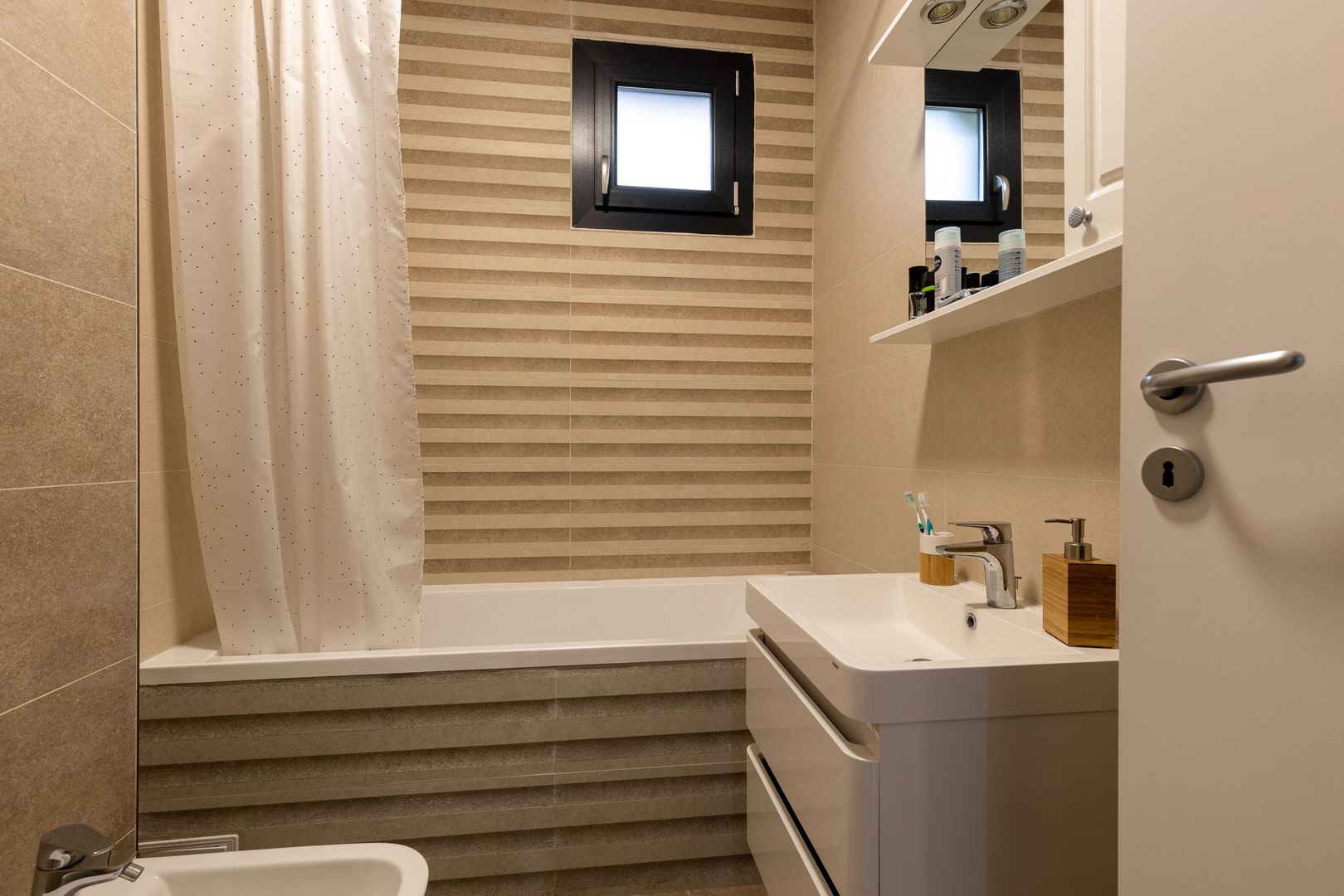 Bloc nou, zona de case, 2 camere cu 2 băi, Comision 0% - Poză 9