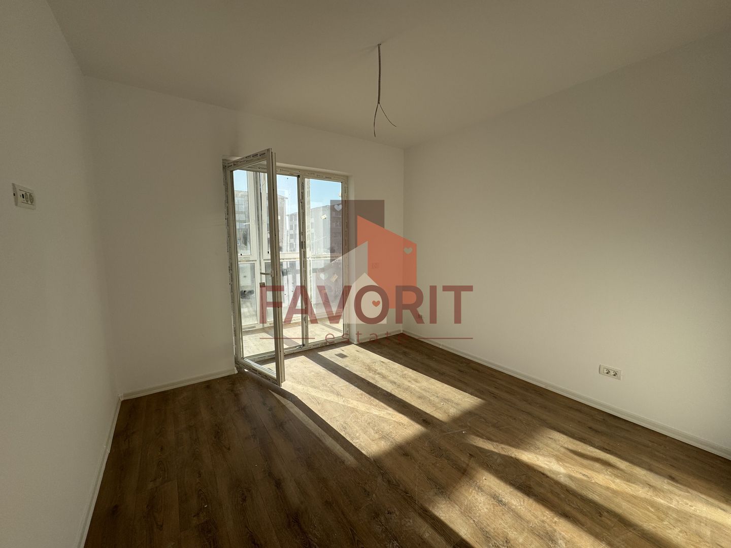 Etaj intermediar. Bloc nou finalizat. Loc de parcare inclus - Poză 1