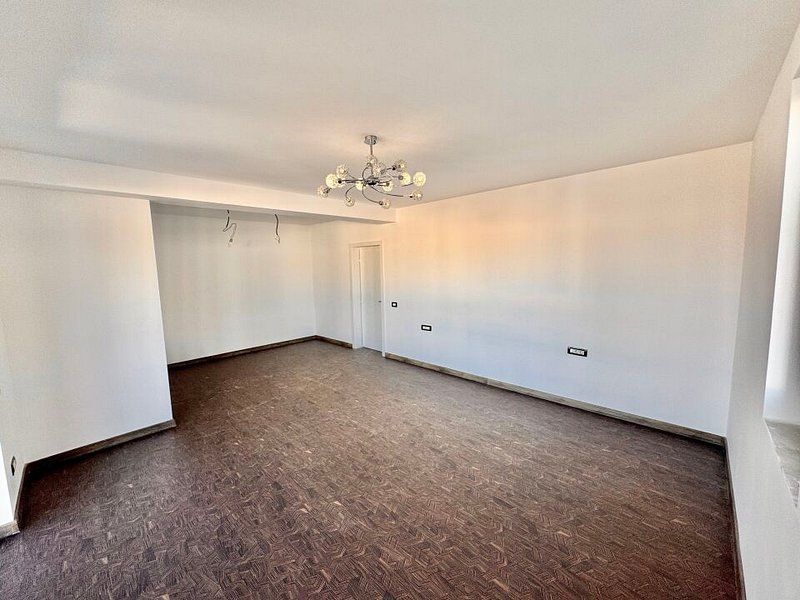 Vila cu bucatarie inclusa -otopeni central - Poză 17