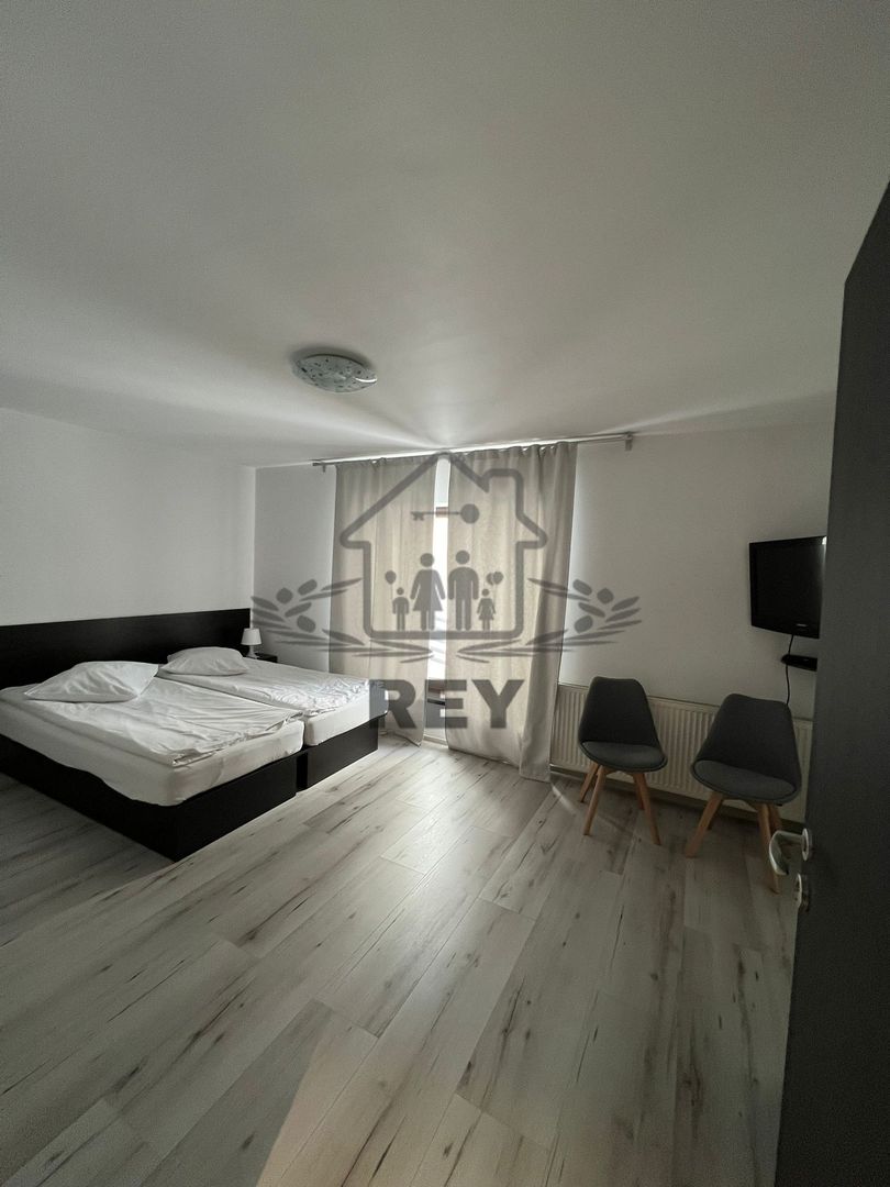 Vila / Hotel de vânzare în Păltiniș - Poză 5